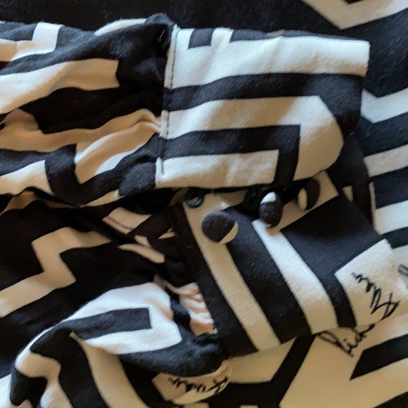 Richard Adler design. Long puff sleeves w/buttons - Picture 4 of 4